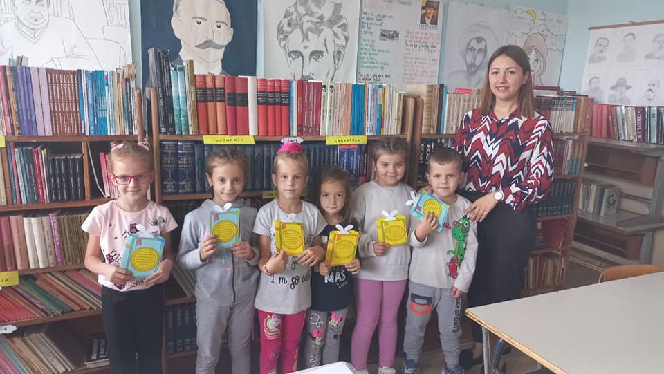 ПРВАЧИЋИ У ПОСЈЕТИ ШКОЛСКОЈ БИБЛИОТЕЦИ